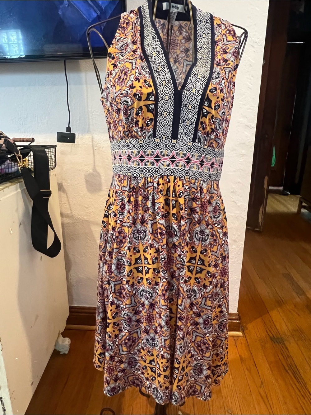 Wisp size 10 Sleeveless Printed V-Neck Dress in Mustard